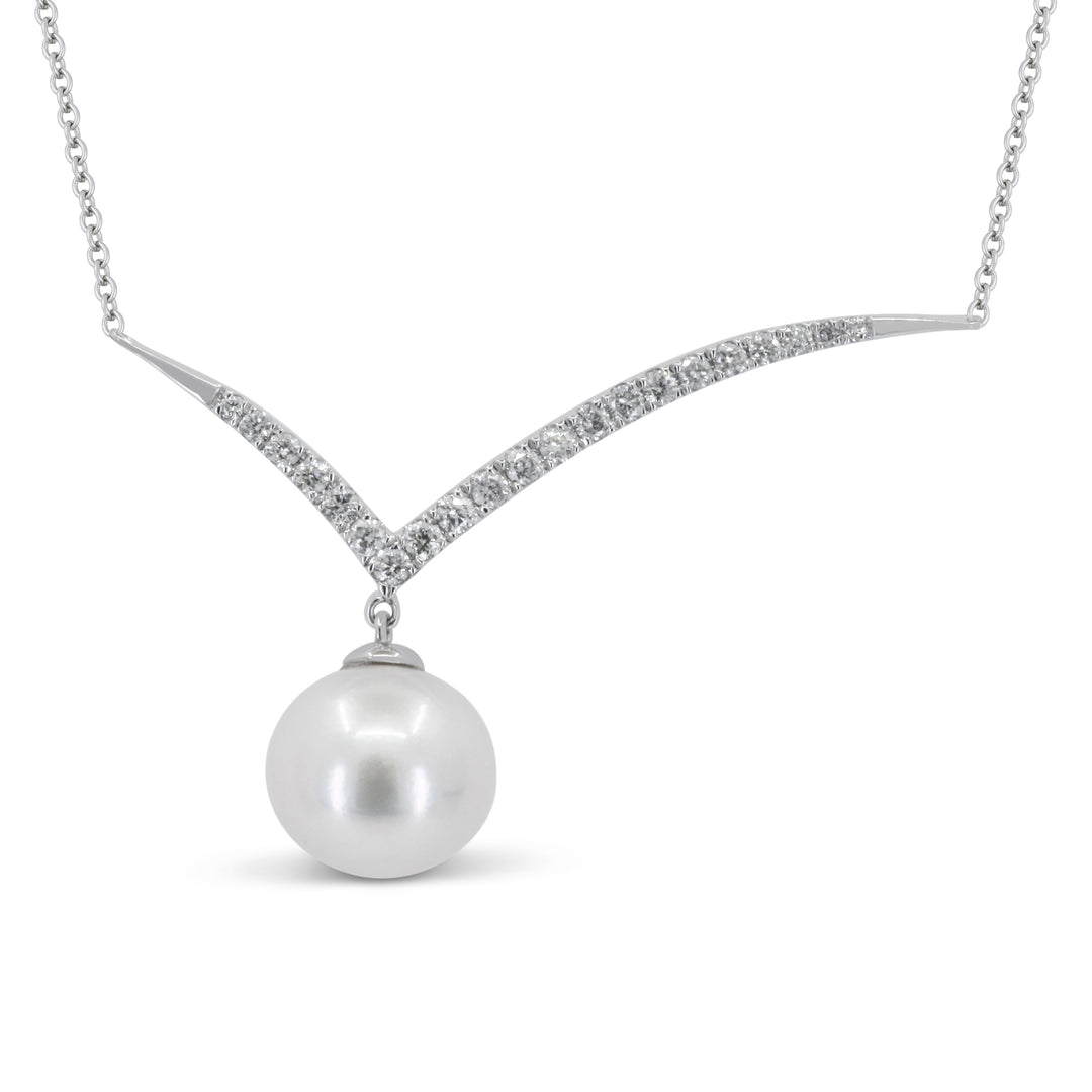 Beautiful Hand Crafted 14K White Gold  Pearl And Diamond Essentials Collection Necklace