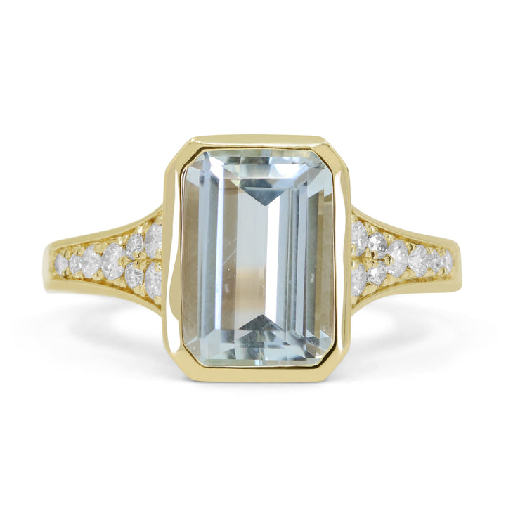 Beautiful Hand Crafted 14K Yellow Gold 7x10MM Aquamarine And Diamond Essentials Collection Ring