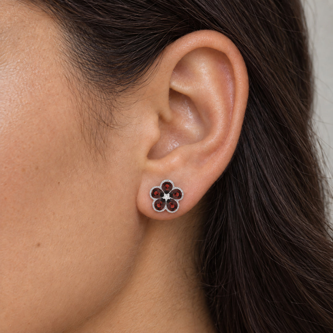 E1518 - 14K Gold Flower Stud Earrings