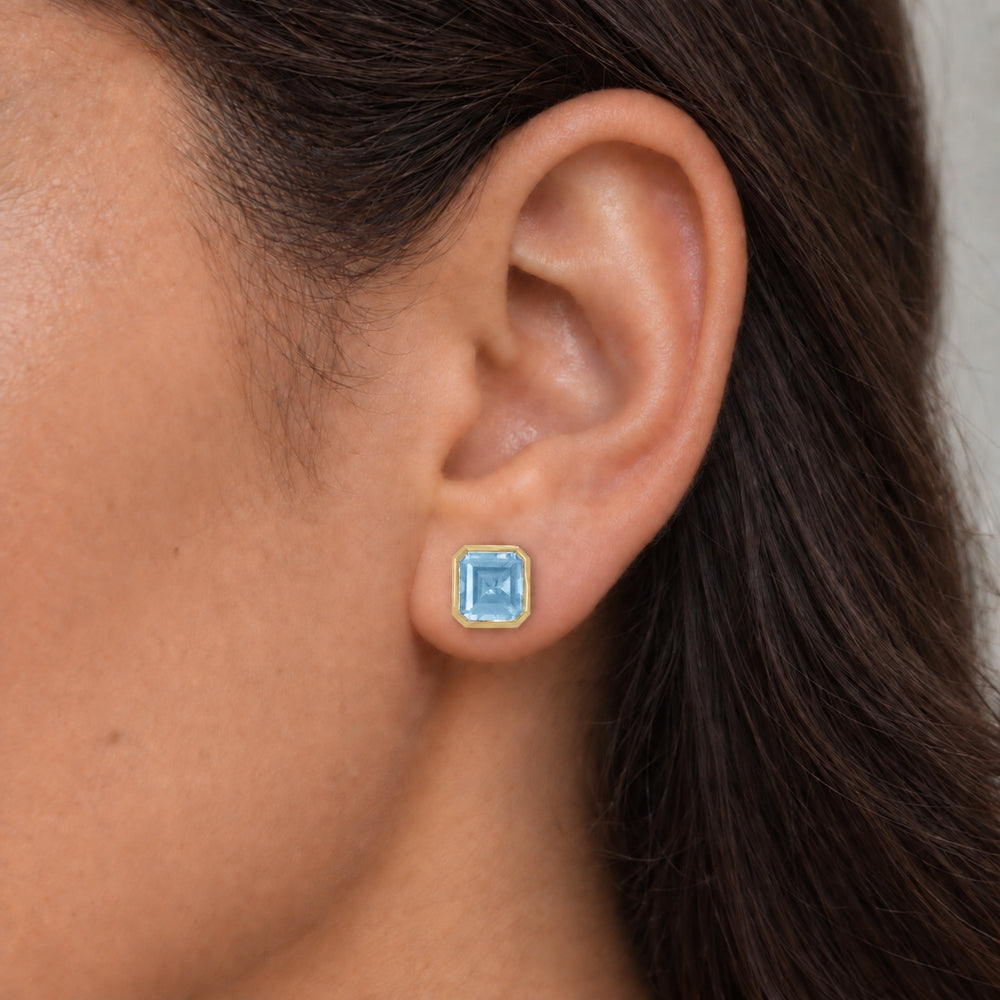 E1829 - 14K Yellow Gold Cushion Stud Earrings