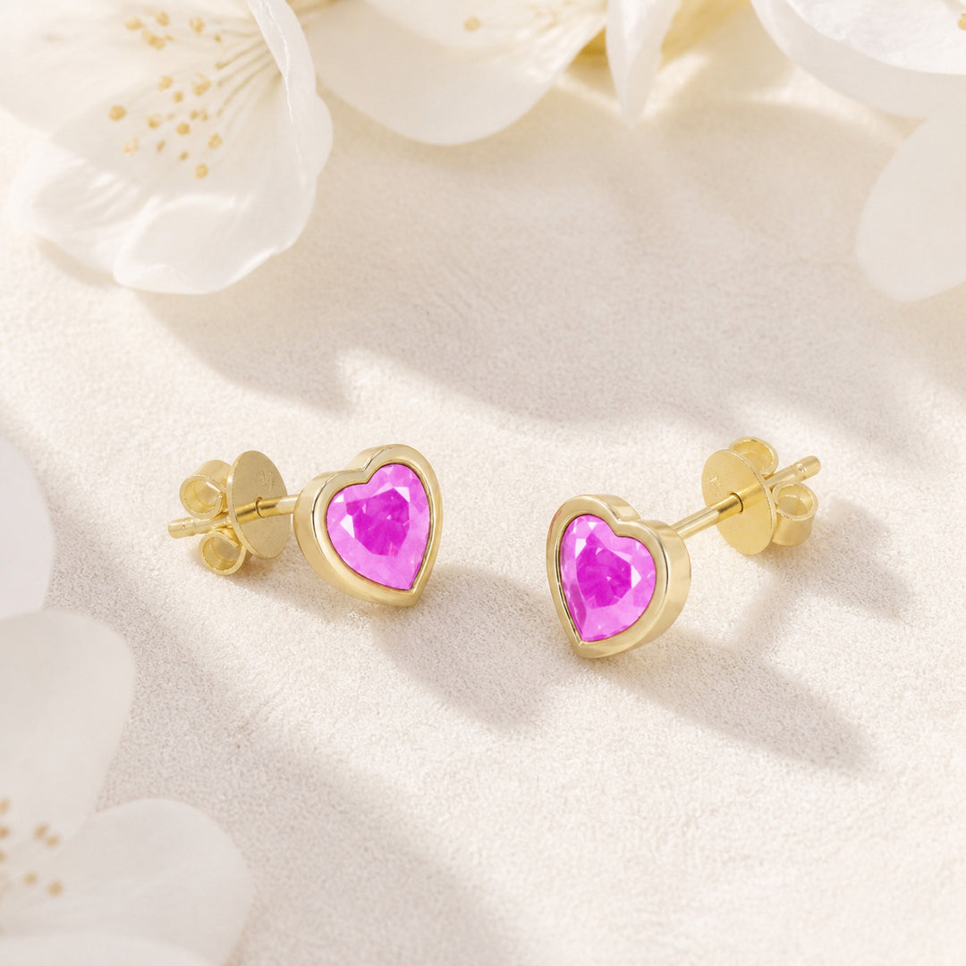E1846 - 14K Gold Heart Stud Earrings