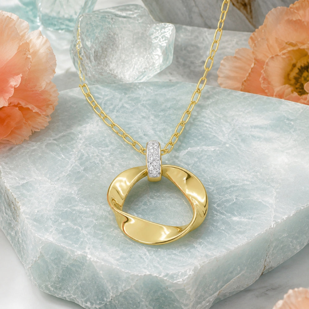 N1638 - 14K Yellow Gold Diamond Pendant