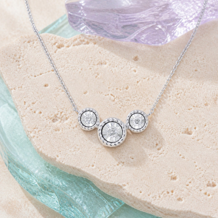 N1860 - 14K White Gold Diamond Necklace