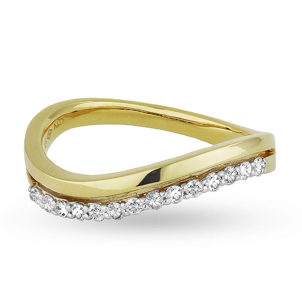 Beautiful Hand Crafted 14K Yellow Gold White Diamond Milano Collection Ring