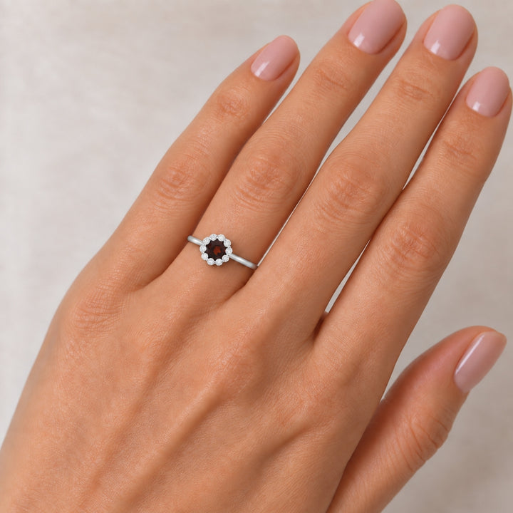 R1073 - 14K Gold Round Ring