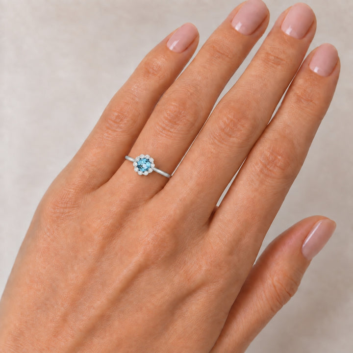 R1073 - 14K Gold Round Ring