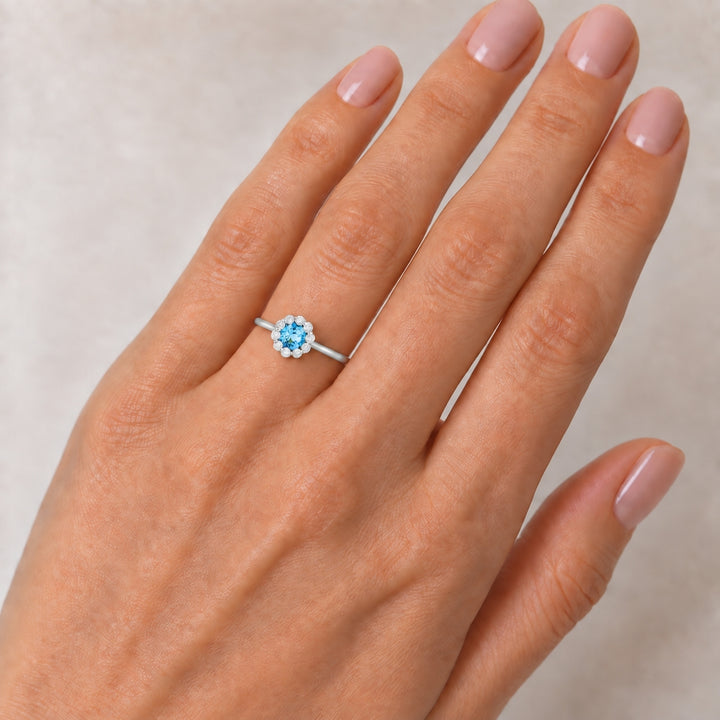 R1073 - 14K Gold Round Ring