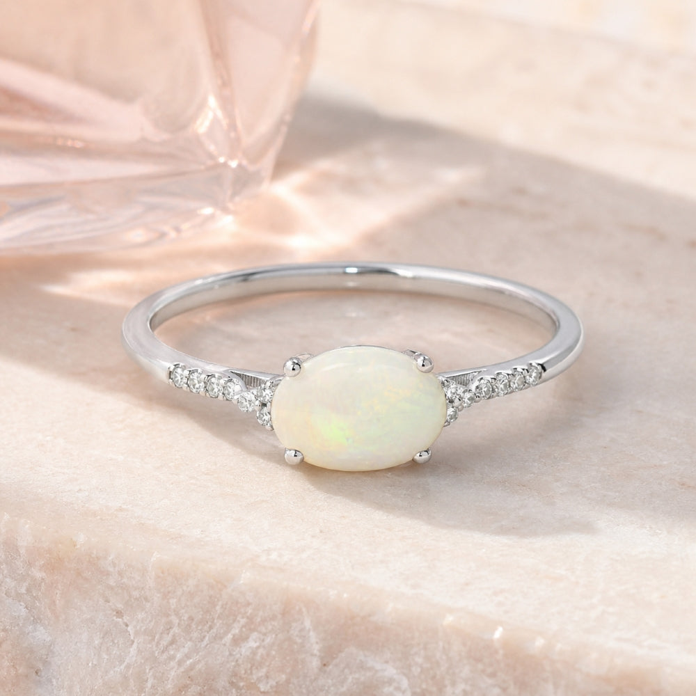R1444 - 14K Gold Oval Ring