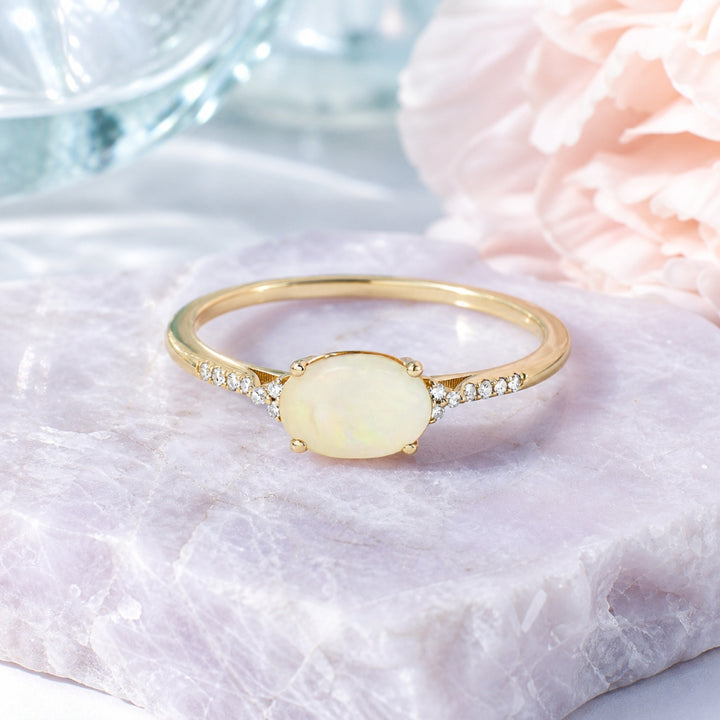 R1444 - 14K Gold Oval Ring
