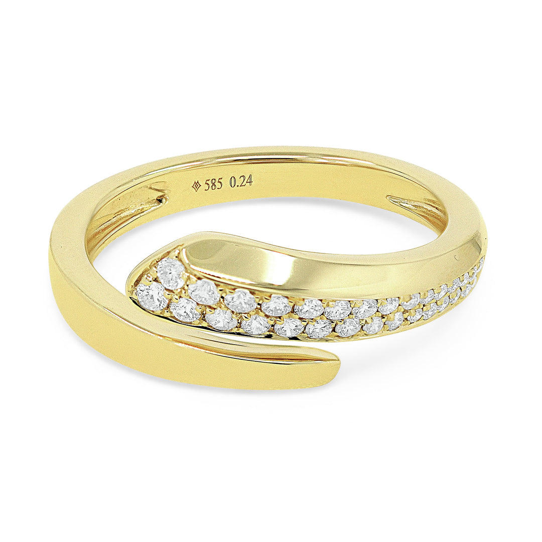 Beautiful Hand Crafted 14K Yellow Gold White Diamond Milano Collection Ring