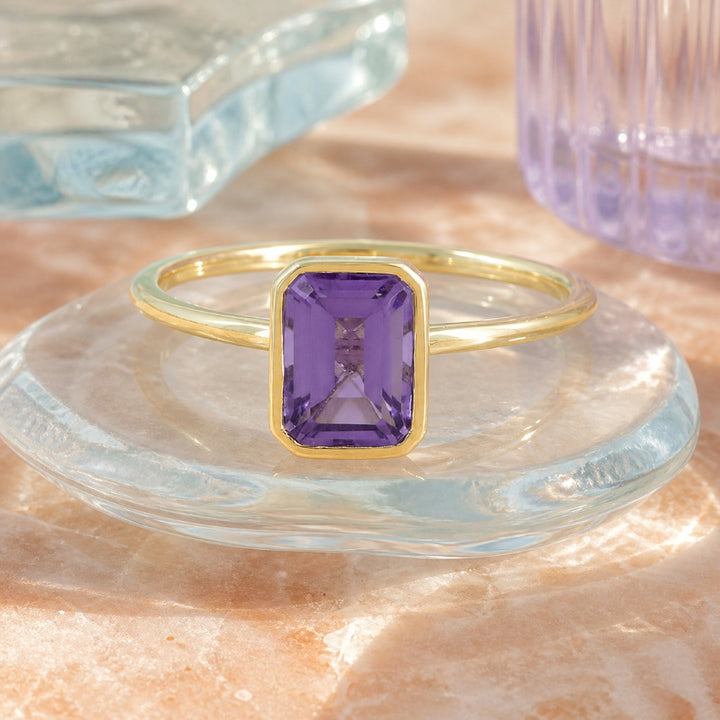R1590 - 14K Gold Rectangle Ring