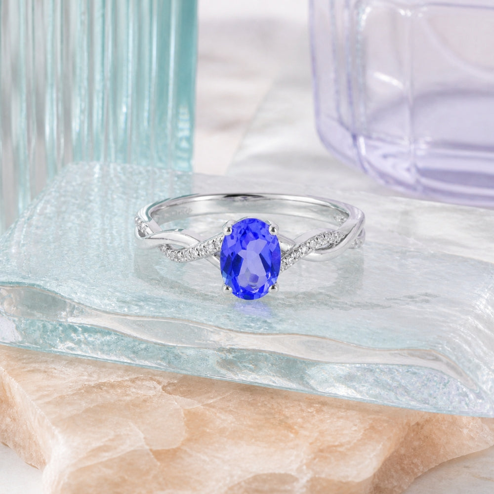 R1670 - 14K Gold Oval Ring