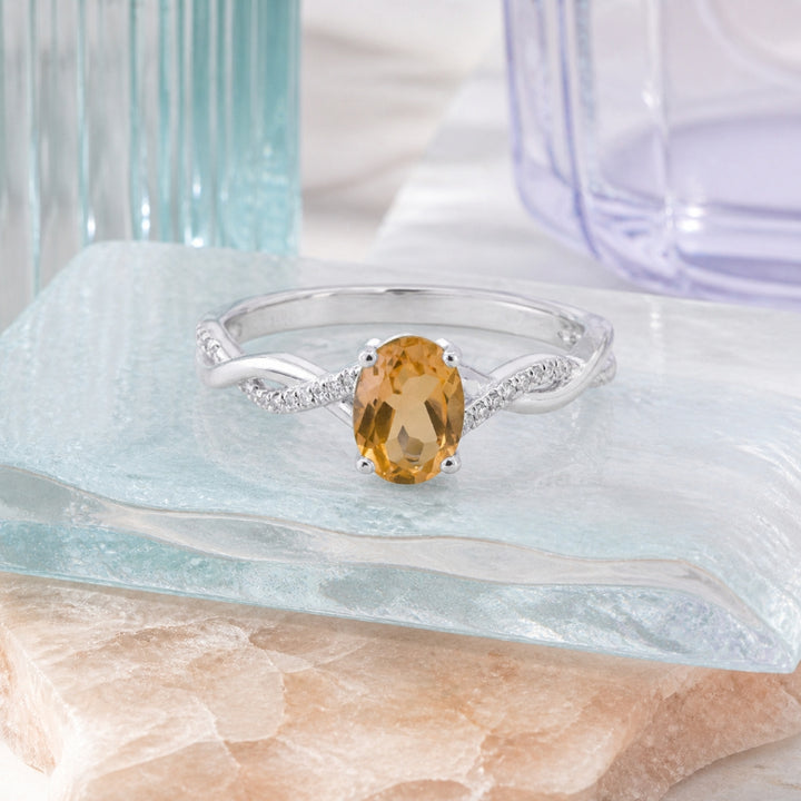 R1670 - 14K Gold Oval Ring