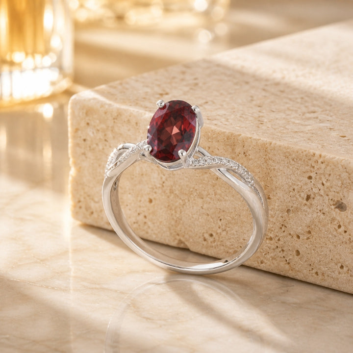 R1670 - 14K Gold Oval Ring