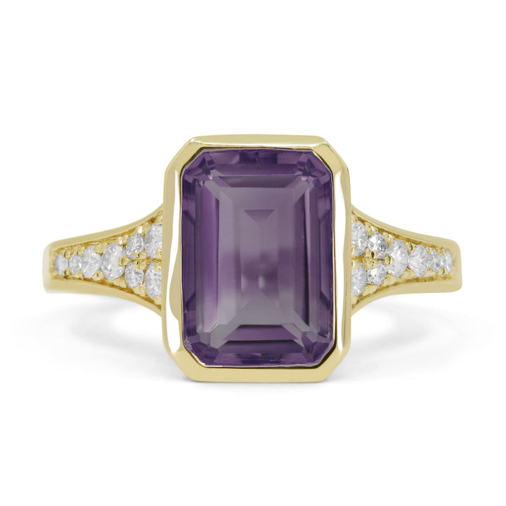 Beautiful Hand Crafted 14K Yellow Gold  Created Alexandrite And Diamond Essentials Collection Ring