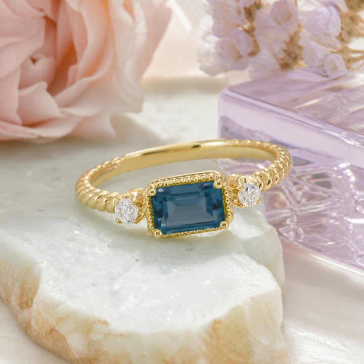 R1742 - 14K Gold Ring