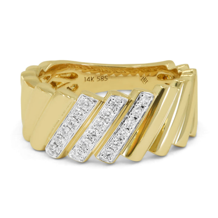Beautiful Hand Crafted 14K Yellow Gold White Diamond Milano Collection Ring