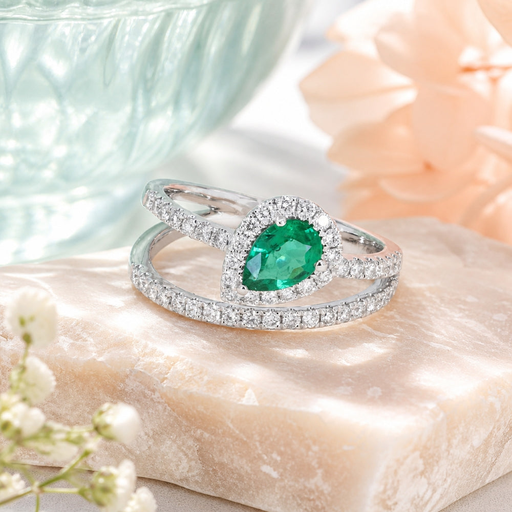 R1873 - 18K White Gold Emerald Ring